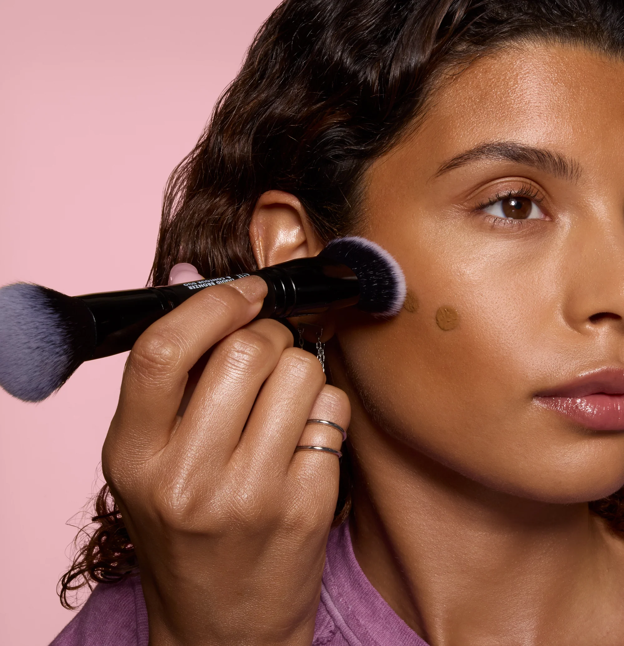 Liquid Bronzer & Contour Duo Brush - Image 4